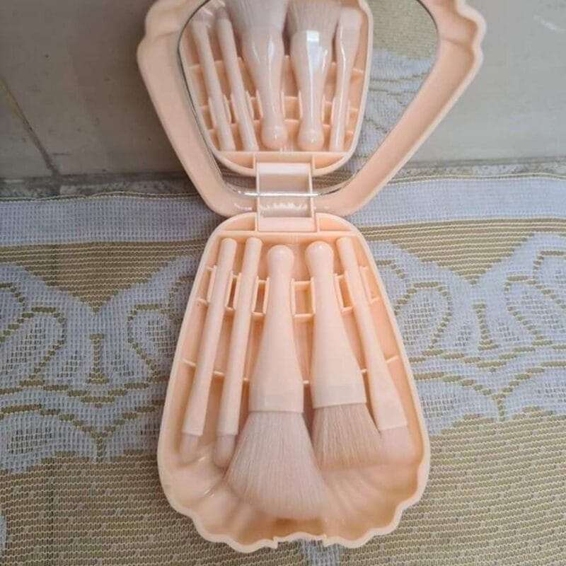 Best Seashell 5Pcs Makeup Brush Set with Mirror – স্টাইলিশ এবং কার্যকর মেকআপ ব্রাশ সেট